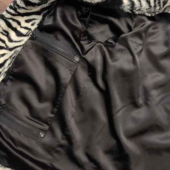 Alice + Olivia Black and White Faux Fur Jacket - Picture 3 of 6